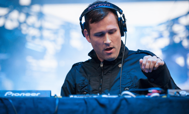 Israeli DJ Secrets That Keep the Crowd Moving All Night